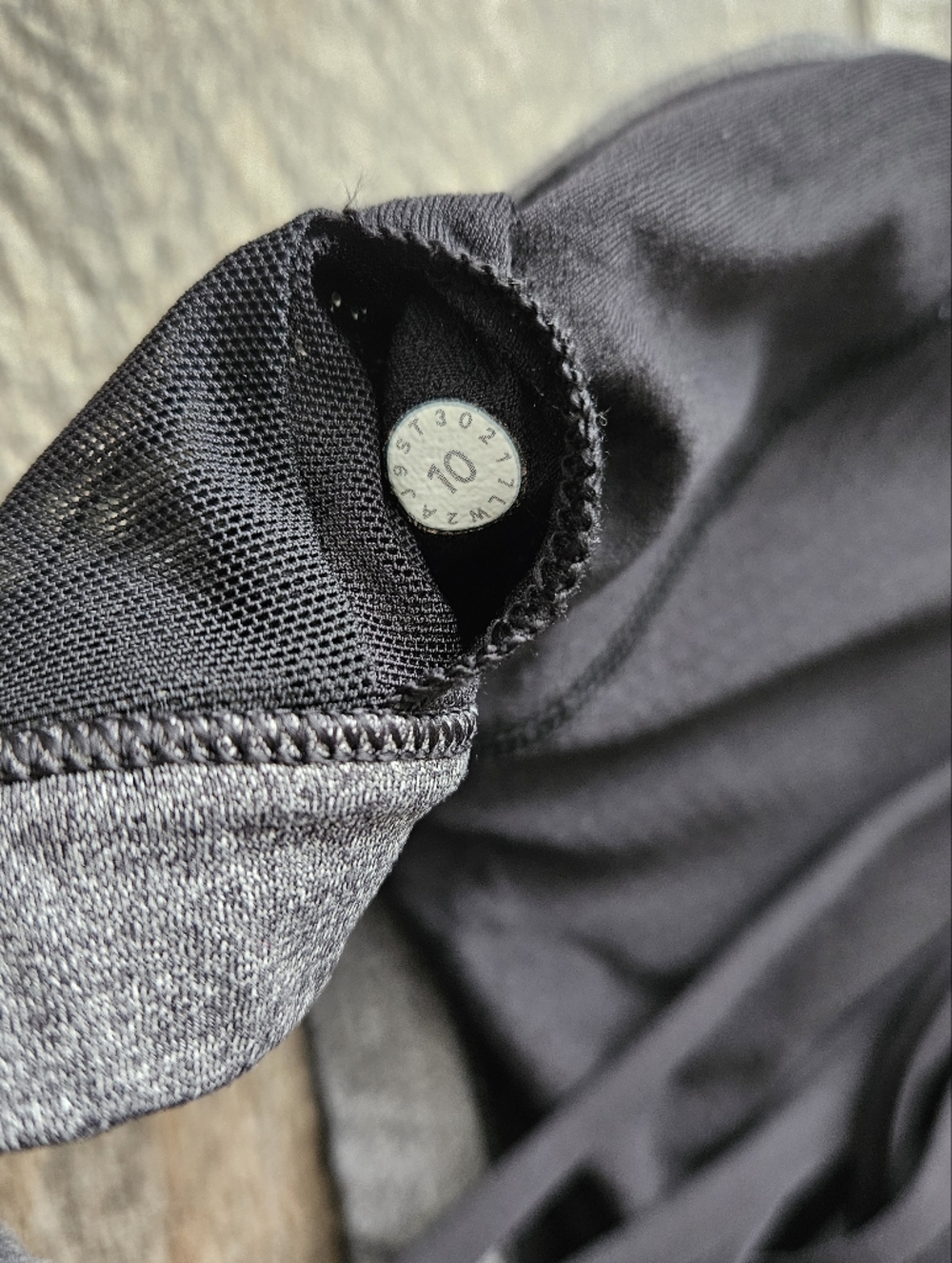 Lululemon Feel To Be Free Serene Bra Gray And Black Size 10 - Picture 7 of 9